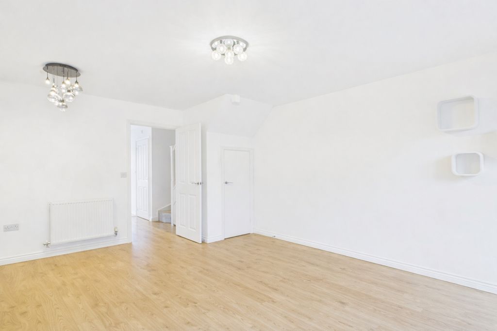 Property photo 3 of 7 Lounge