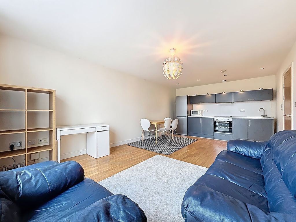 Property photo 1 of 18 Living Room