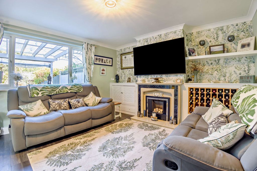 Property photo 2 of 41