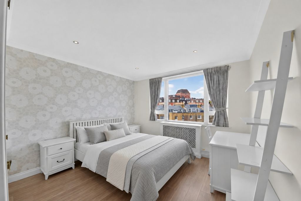 Property photo 3 of 13 Park Crescent