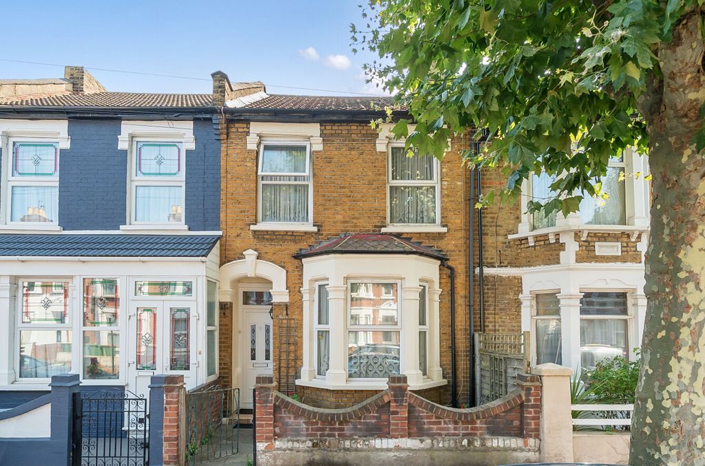 Property photo 1 of 18 1335371-2-689324F...