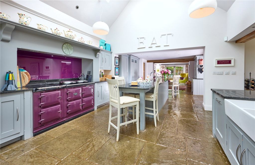 Property photo 2 of 18 Kitchen/Breakfast Ro