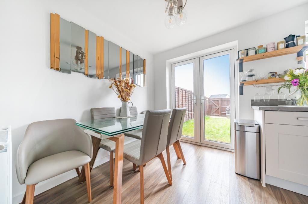 Property photo 3 of 11 Dining Area