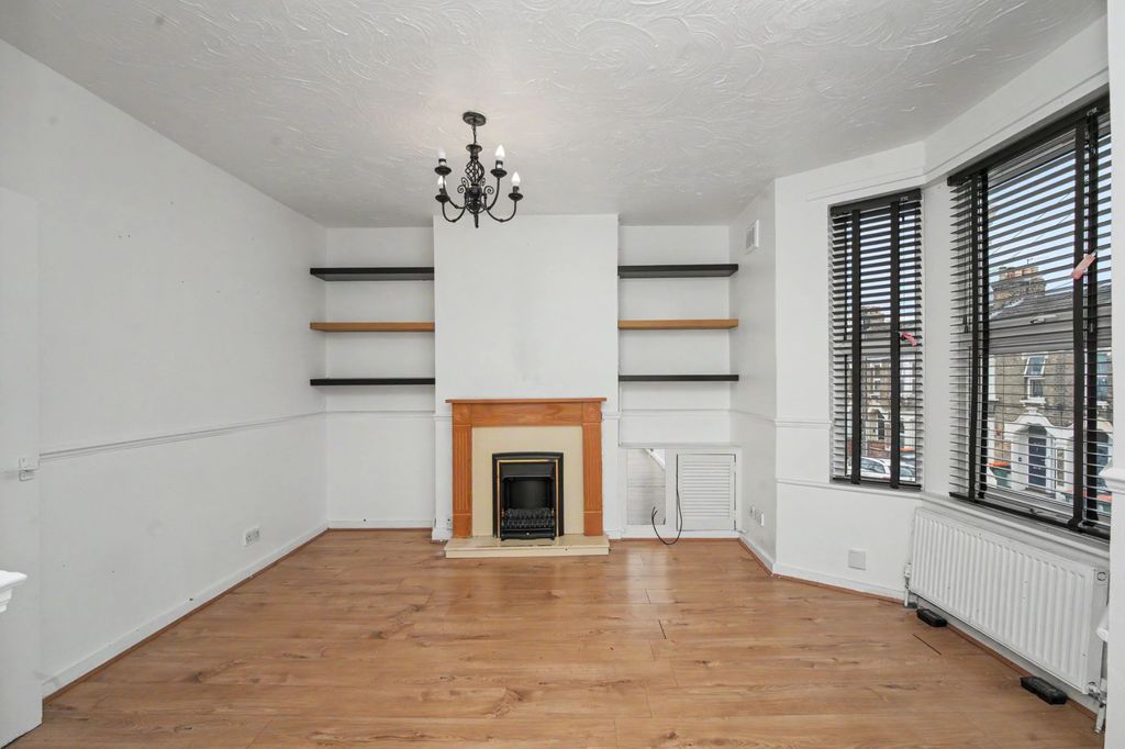 Property photo 3 of 12 First Floor Flat, 73 Ling Road, London E16 4Aw