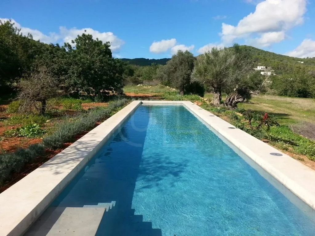 Property photo 2 of 10 Swimming Pool