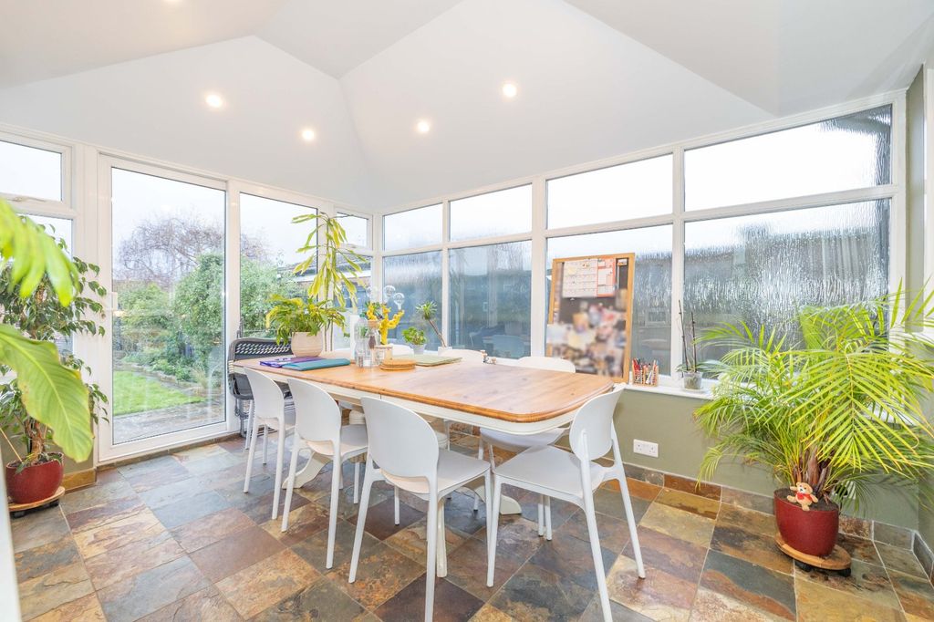 Property photo 3 of 12 Picture 3