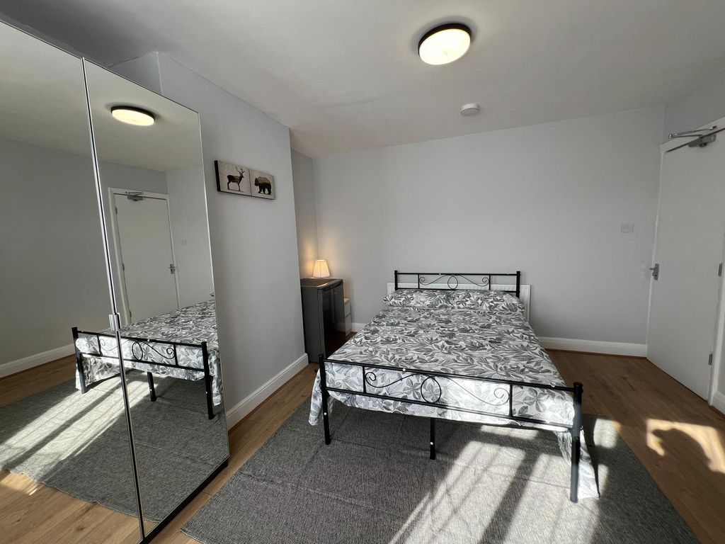 Property photo 1 of 6 Room