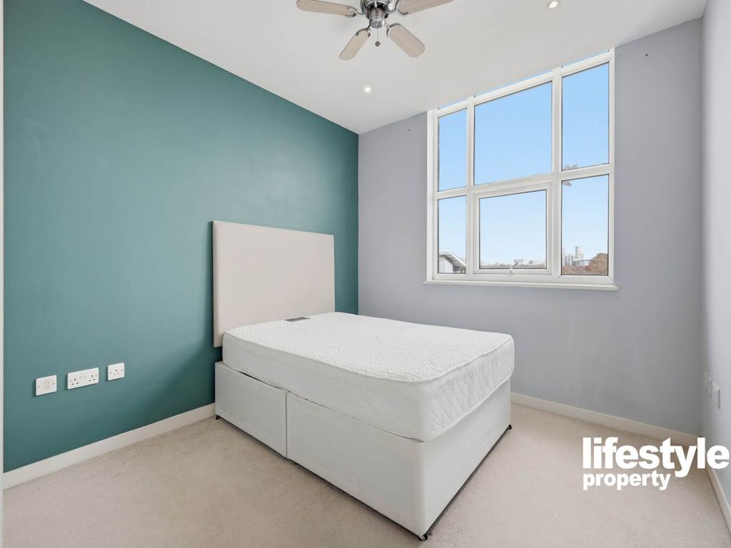 Property photo 3 of 8 Bedroom Pic 1