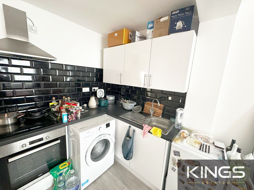 Property photo 2 of 5 Flat 8, 43 London Rd (5)Logo