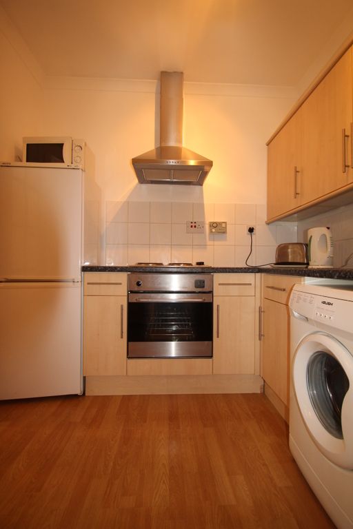 Property photo 3 of 7 Kitchen