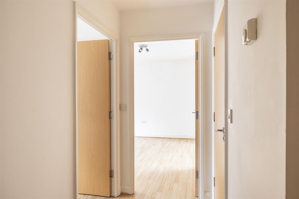 Property photo 2 of 13 Entrance Hall