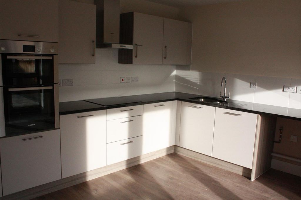 Property photo 2 of 8 Open-Plan Lounge/Kitchen
