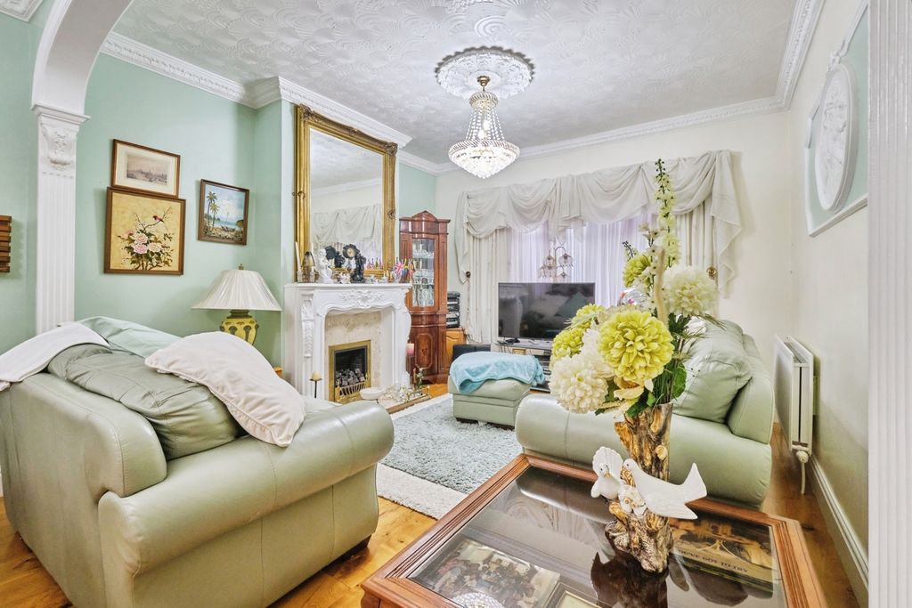 Property photo 2 of 13 Lounge/ Dining Room