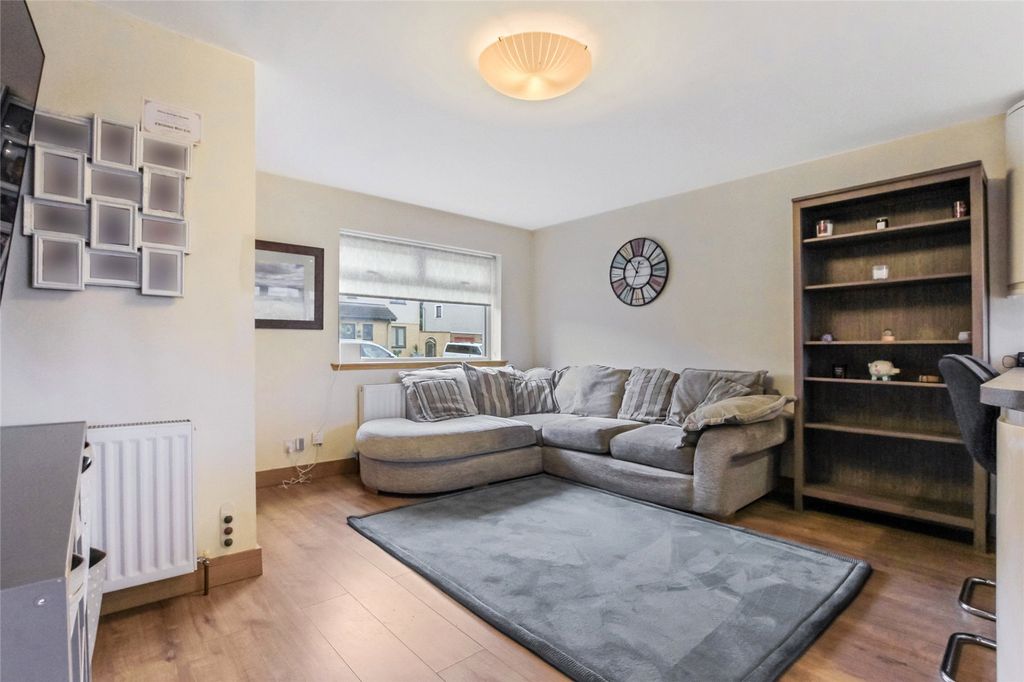 Property photo 3 of 21 Living Room