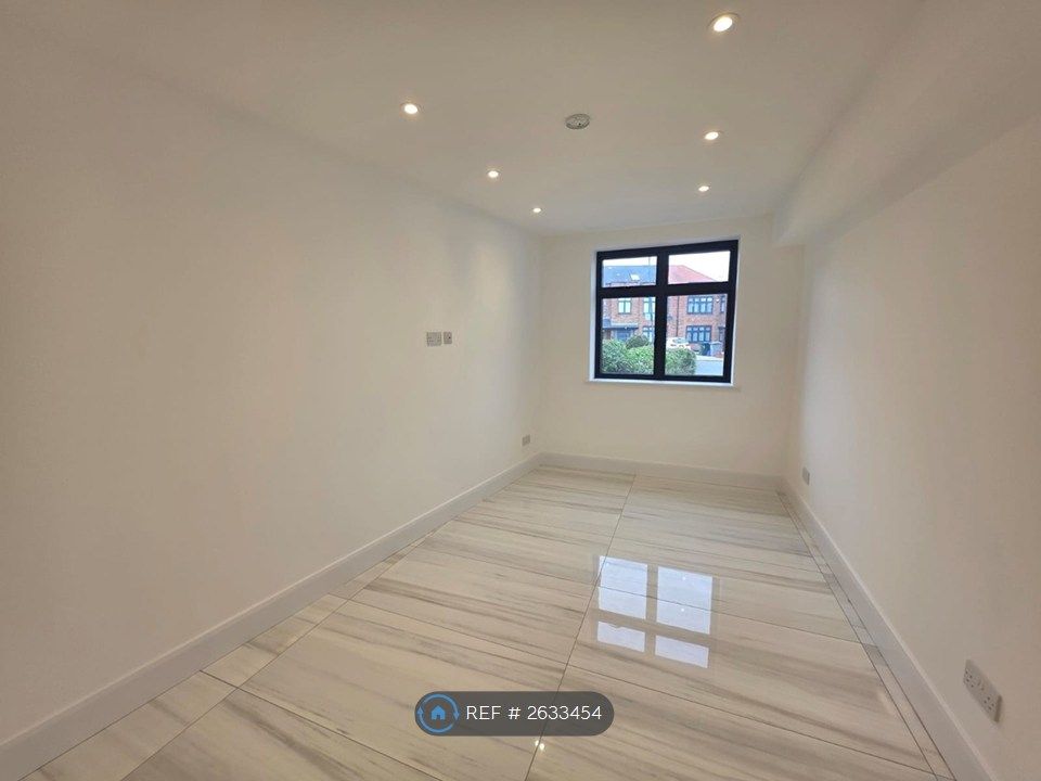 Property photo 3 of 8 Bedroom 1