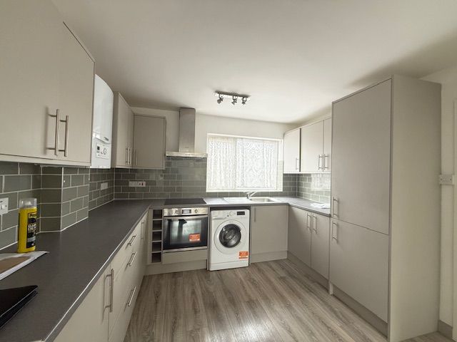 Property photo 1 of 10 Kitchen