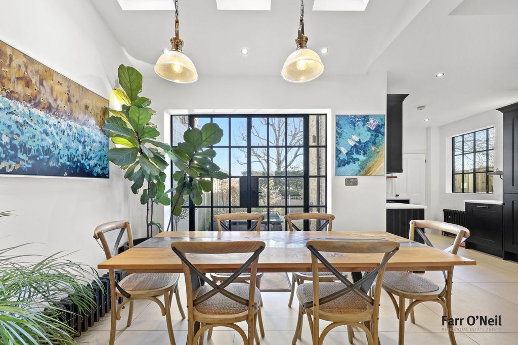 Property photo 3 of 35 Photo 17