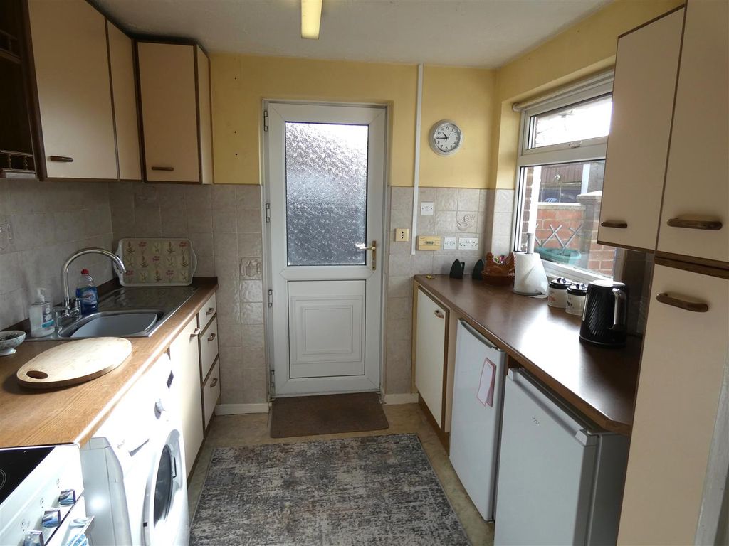 Property photo 3 of 15 Kitchen.Jpg