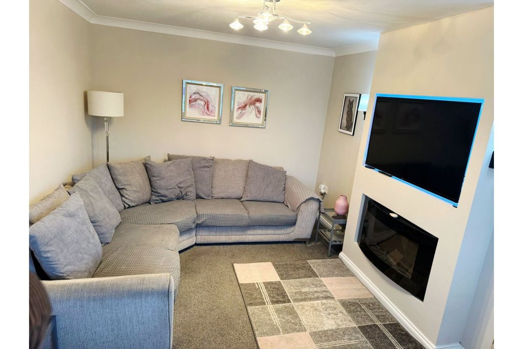 Property photo 2 of 20