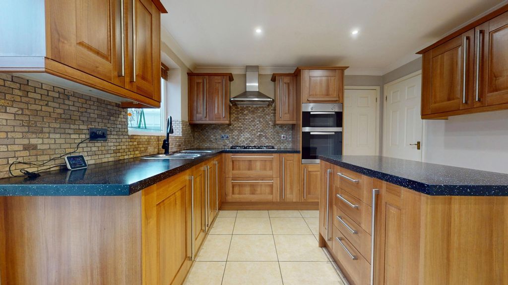 Property photo 2 of 20 4540961