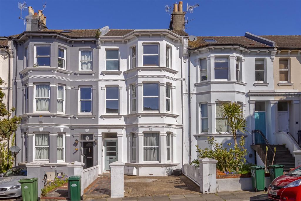Property photo 1 of 21 Ditchling Rise_22.Jpg