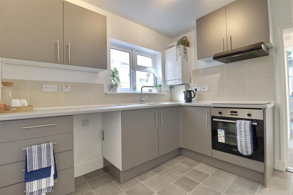 Property photo 2 of 19 Kitchen