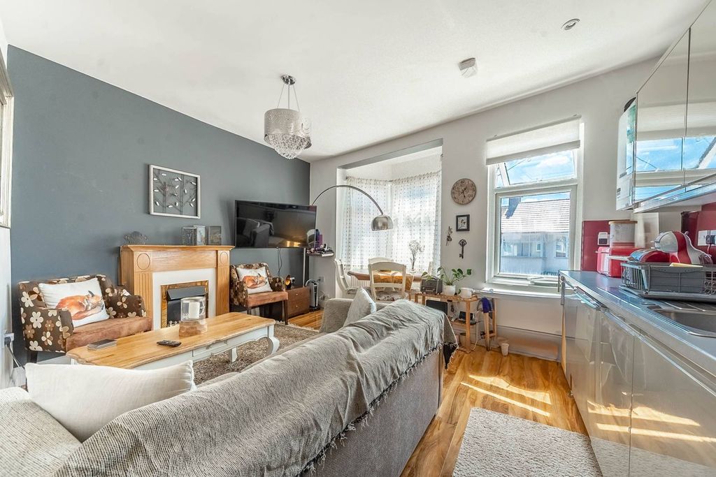 Property photo 2 of 7