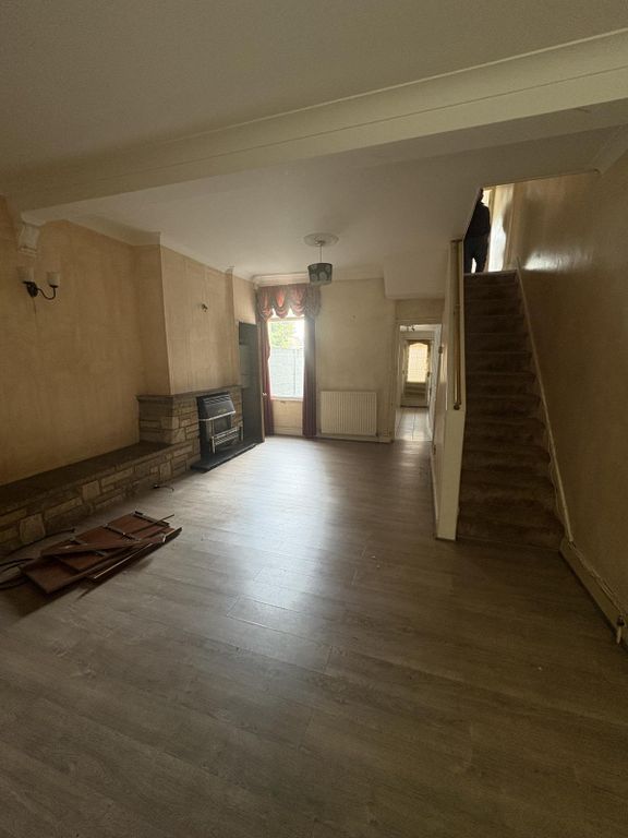 Property photo 2 of 7 Open Plan Lounge