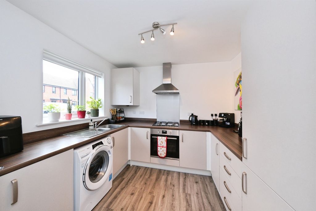 Property photo 2 of 19