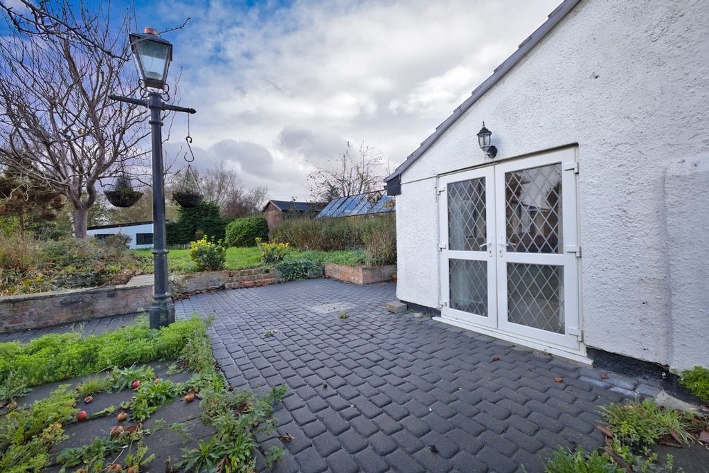 Property photo 2 of 31