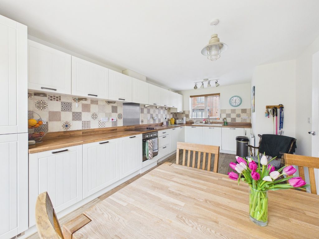 Property photo 2 of 15 4925745