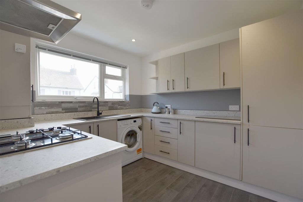 Property photo 1 of 14 Kitchen.Jpg