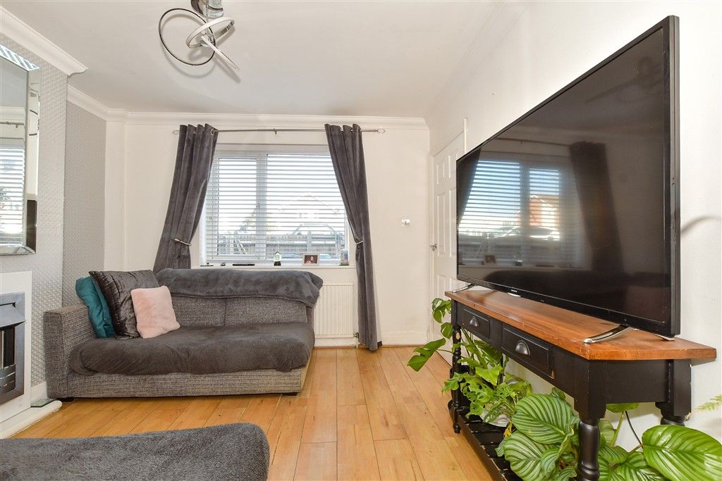 Property photo 2 of 9 Lounge