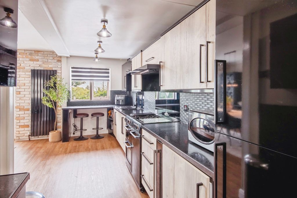 Property photo 3 of 21 Pbox-Img.Jpg