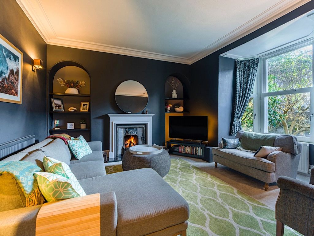 Property photo 3 of 13 Sitting Room