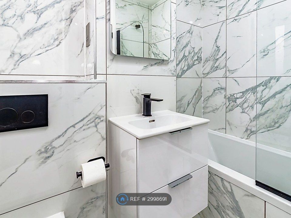 Property photo 2 of 7 Bathroom
