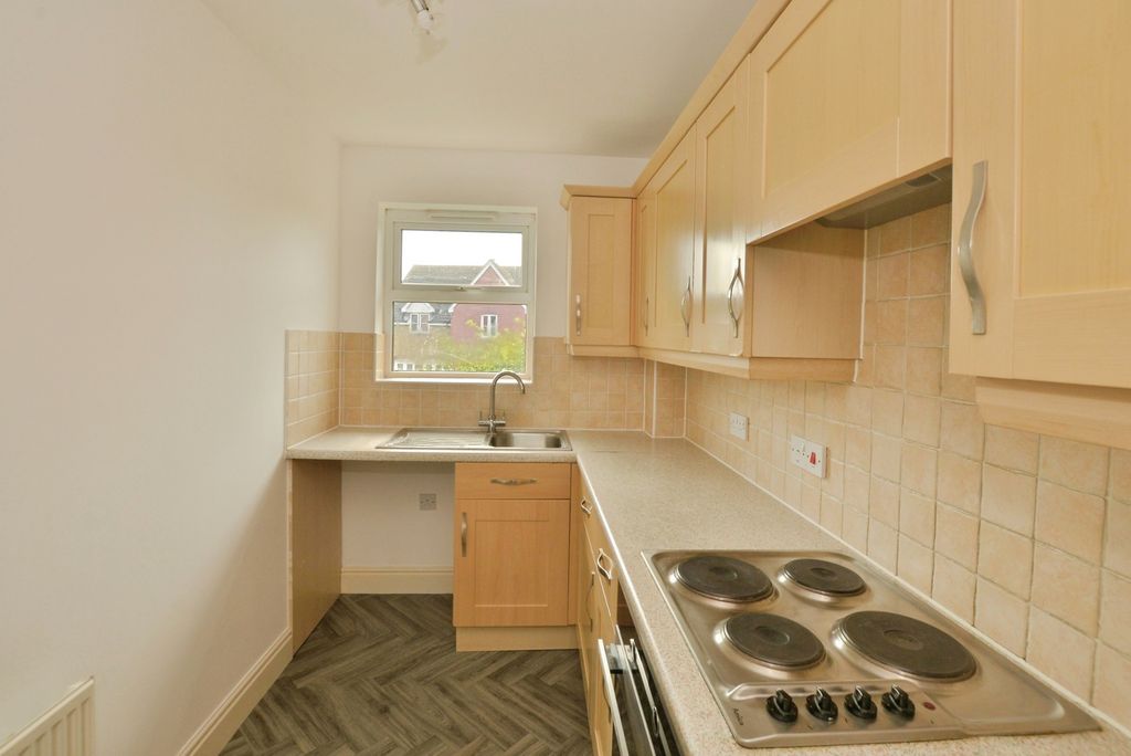 Property photo 3 of 11 Kitchen