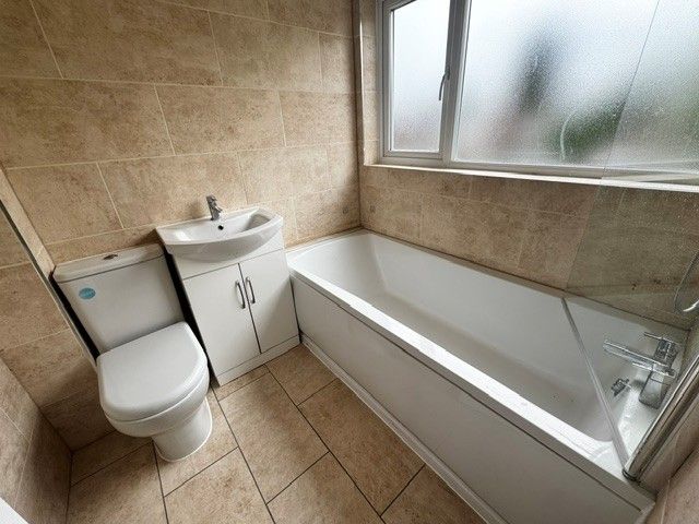 Property photo 2 of 9 Bathroom