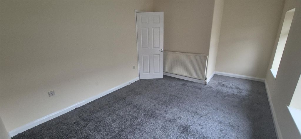 Property photo 3 of 6 Front Bedroom