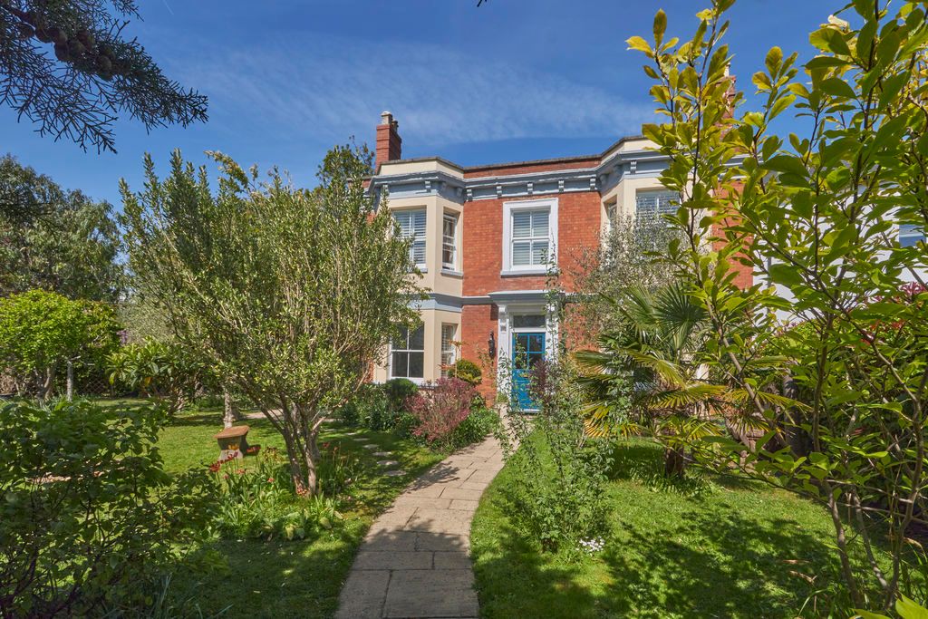 Property photo 1 of 30 Front