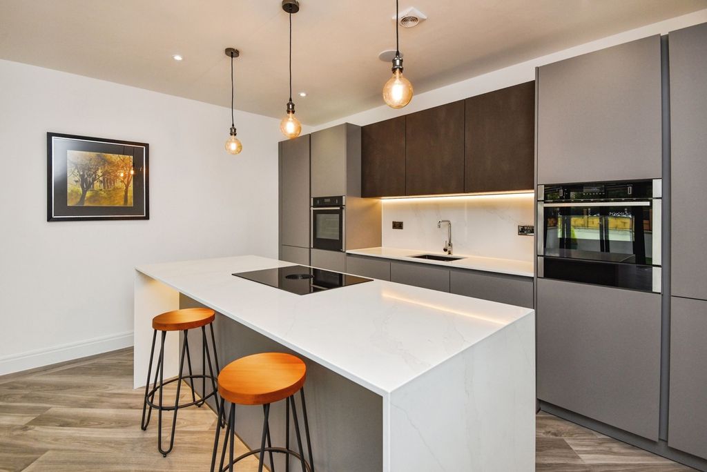 Property photo 2 of 20 Pbox-Img.Jpg