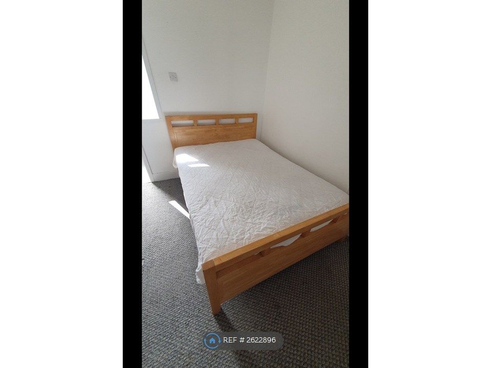 Property photo 1 of 10 Bedroom