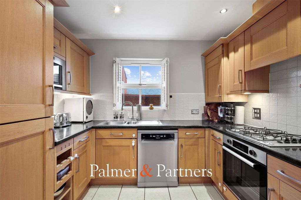 Property photo 2 of 24 Picture No. 18