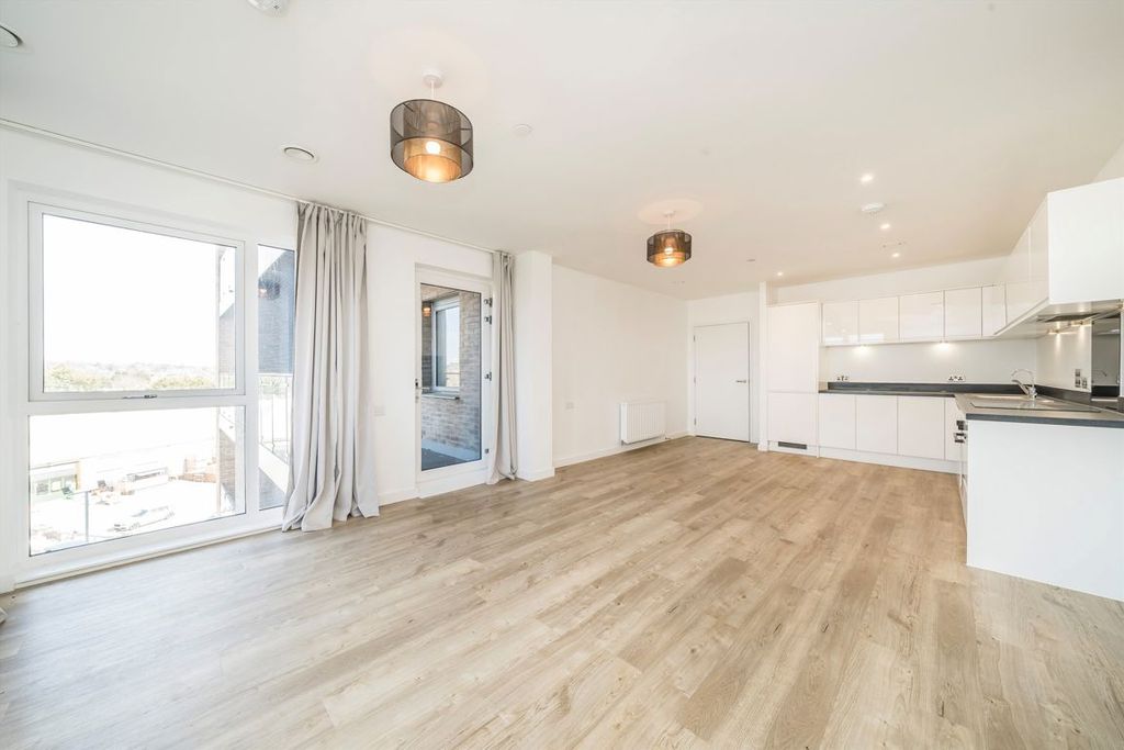 Property photo 3 of 6