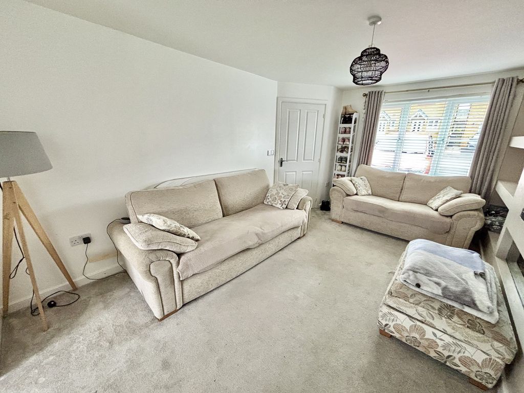 Property photo 3 of 26 Lounge