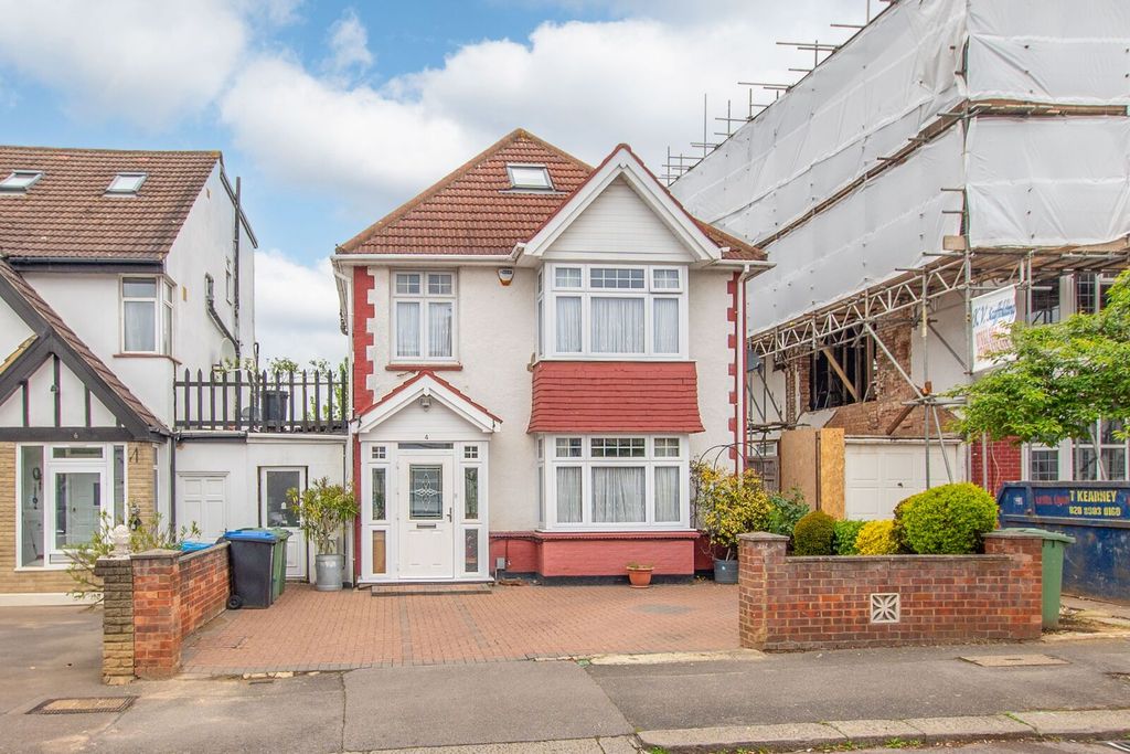 Property photo 1 of 11