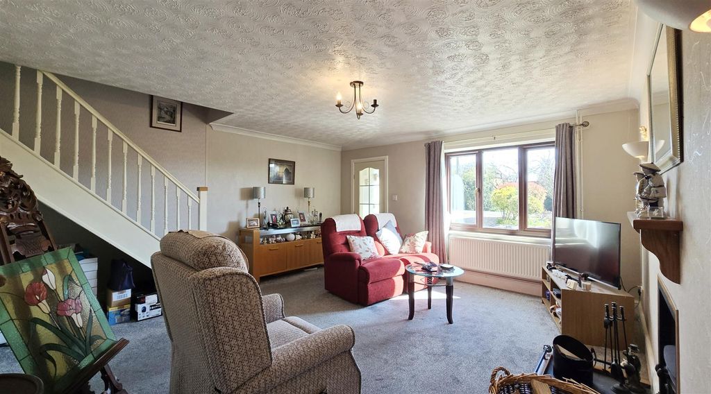 Property photo 2 of 16 Living Room