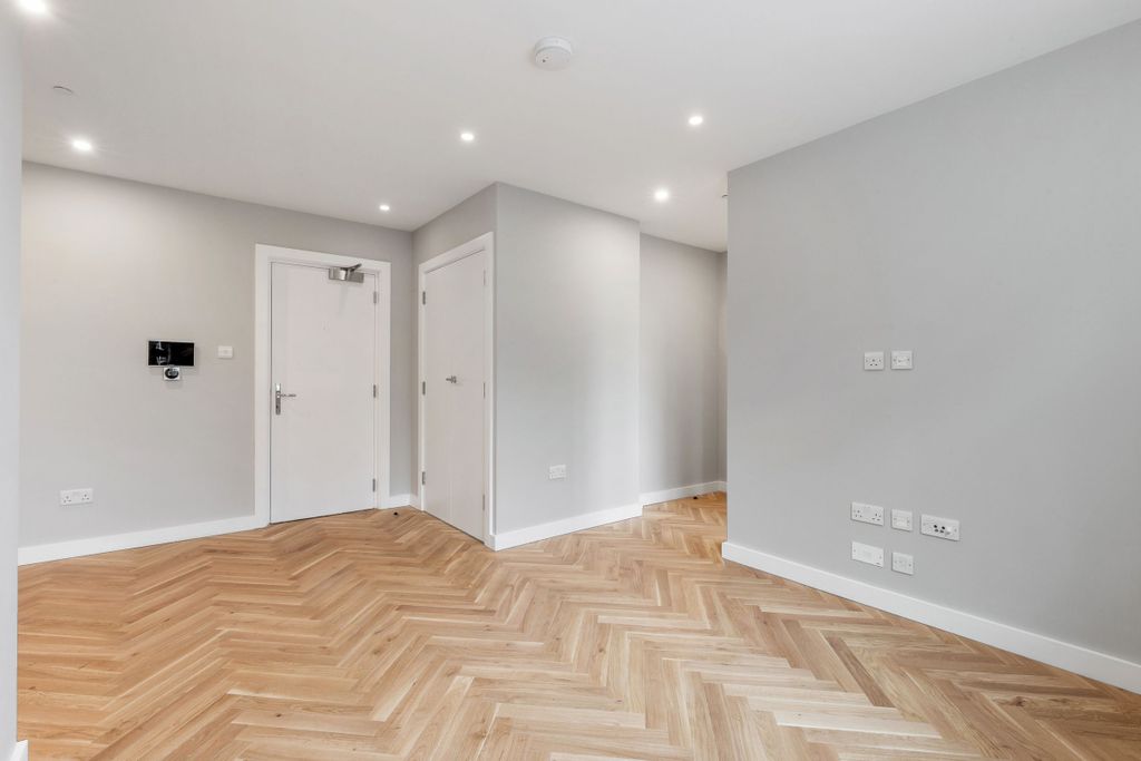 Property photo 3 of 9 Lounge