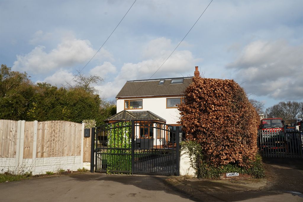 Property photo 2 of 31