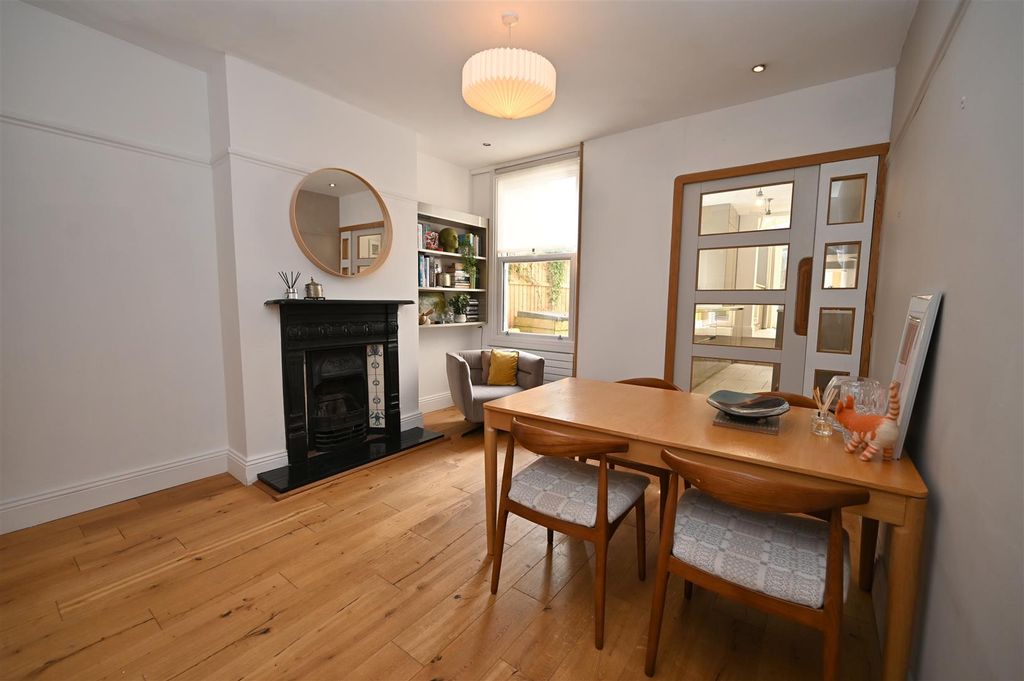 Property photo 3 of 22 Dining Room.Jpg